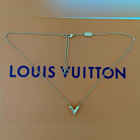 LOUIS VUITTON Essential V Gold Tone Necklace - Picture 1 of 8